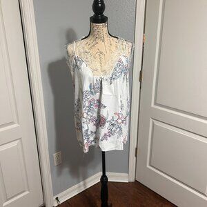 Flowered tank with lace accents by Hello Pink